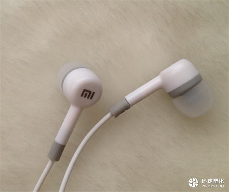 小米新一代活塞耳机改用塑料材质